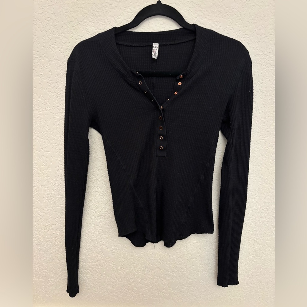 Free people black long sleeve ribbed top with rose gold buttons